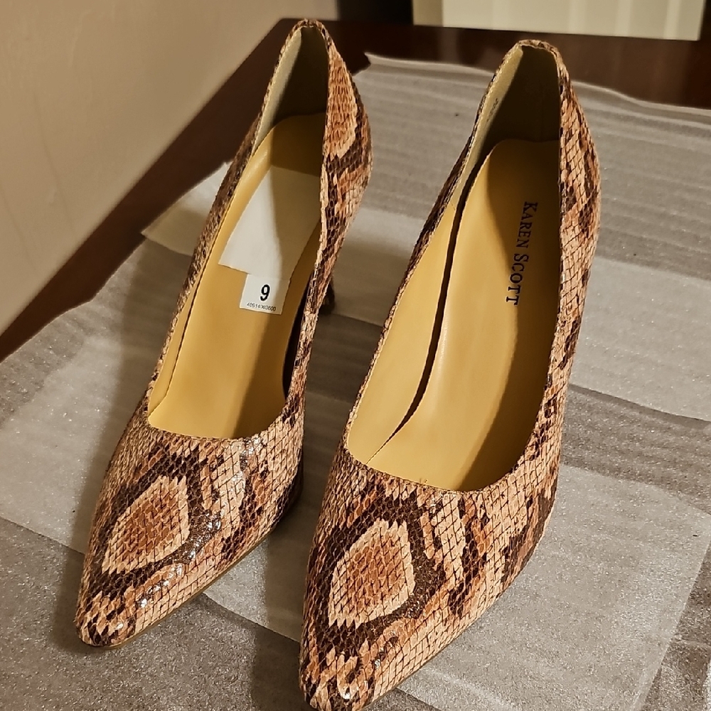 Karen Scott Cream and Tan Heels with Snakeskin Pattern
